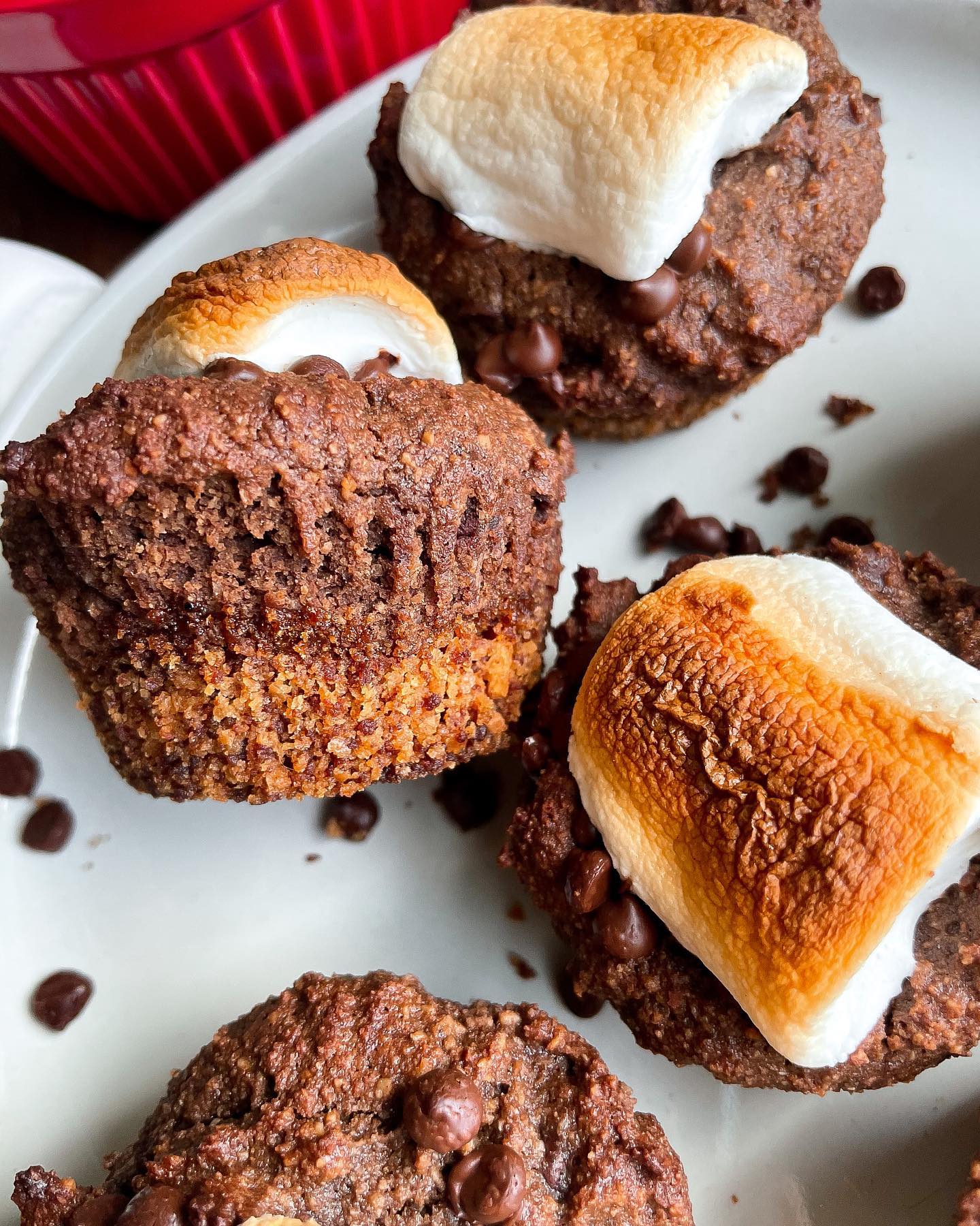 S'mores Muffins: Chocolatey Delights with Graham Cracker Crust
