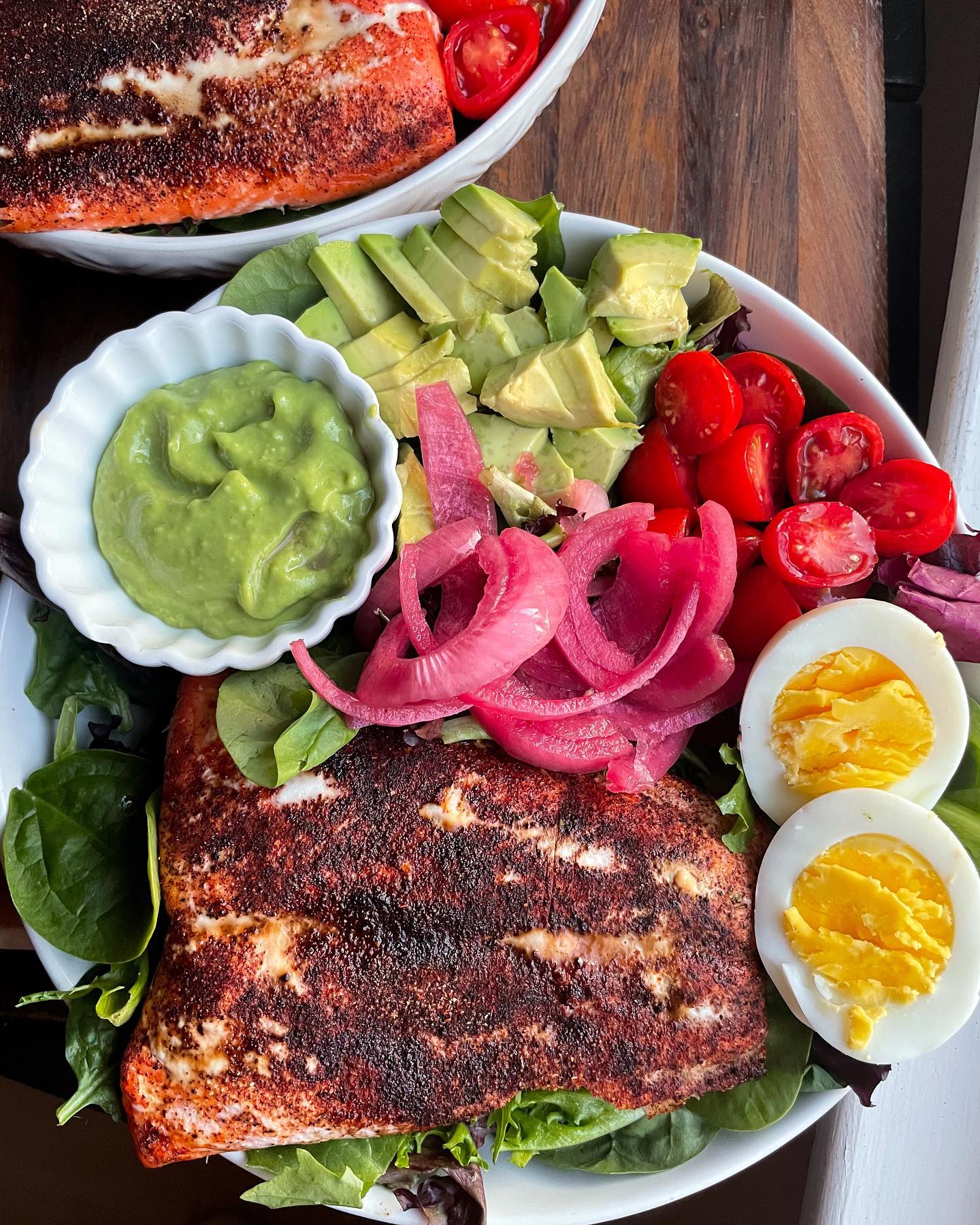 Quick and Flavorful Blackened Salmon Salad with Avocado Dressing