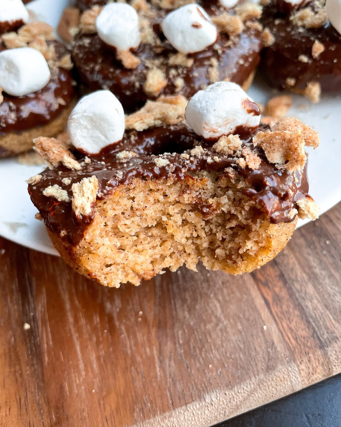 Easy Gluten-Free S'mores Donuts: Indulgent Delights 🍩🔥
