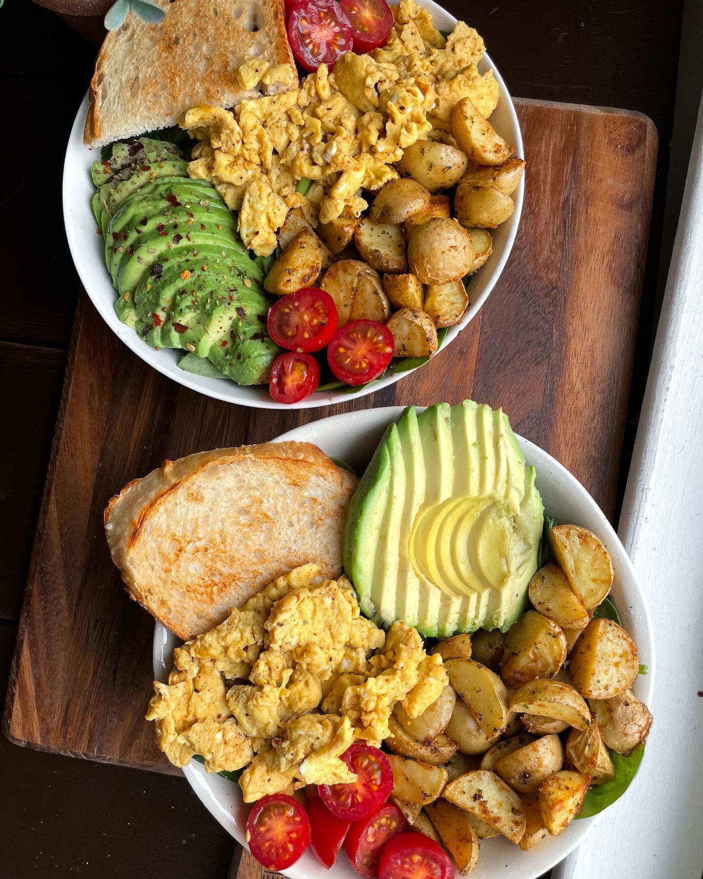 Roasted Potato and Scrambled Egg Breakfast Bowl