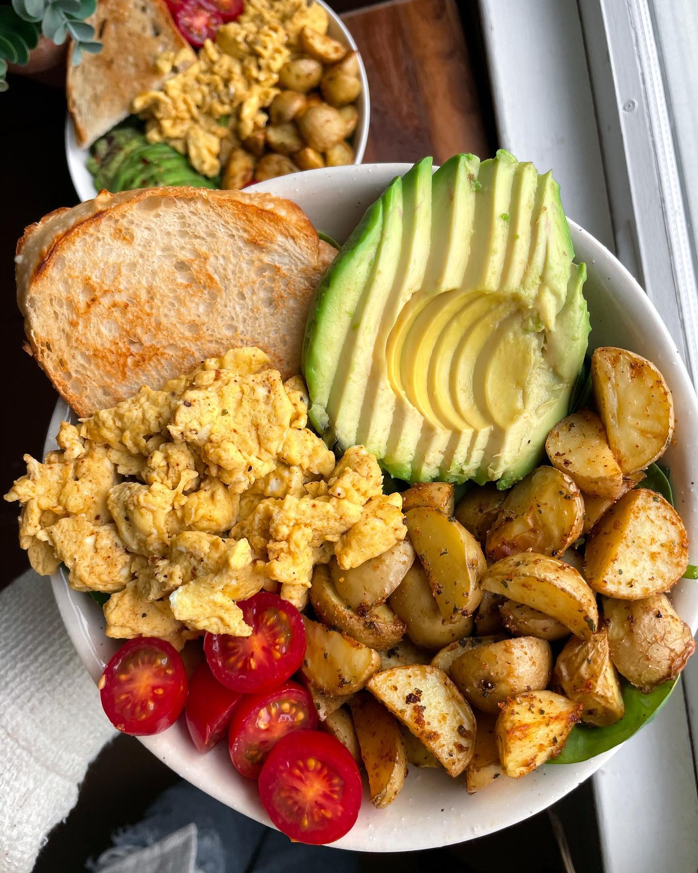 Roasted Potato and Scrambled Egg Breakfast Bowl