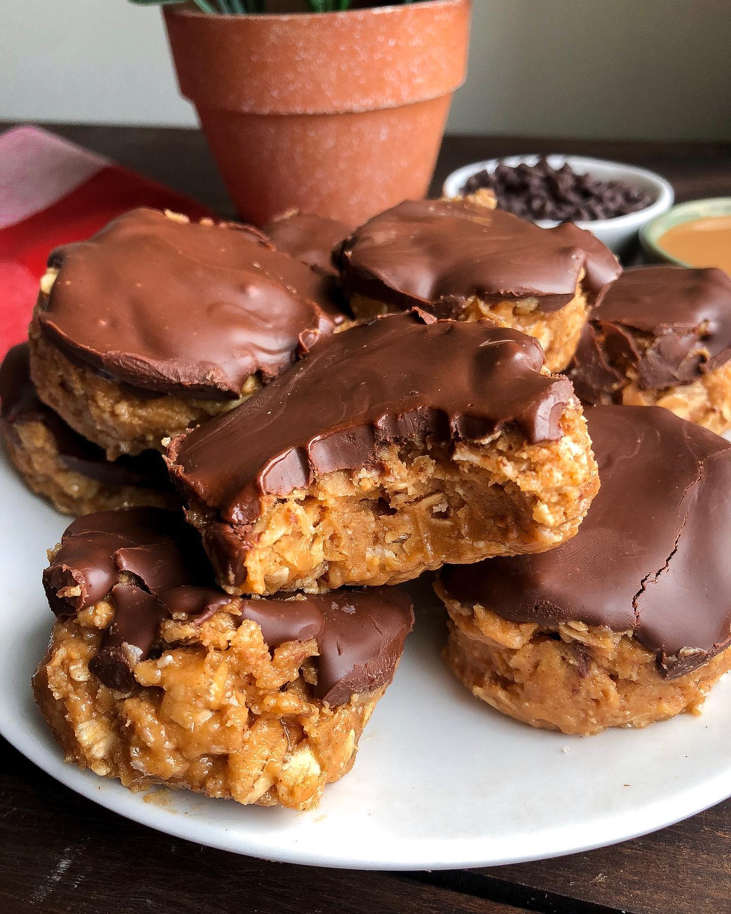 No Bake Peanut Butter Chocolate Oat Cups