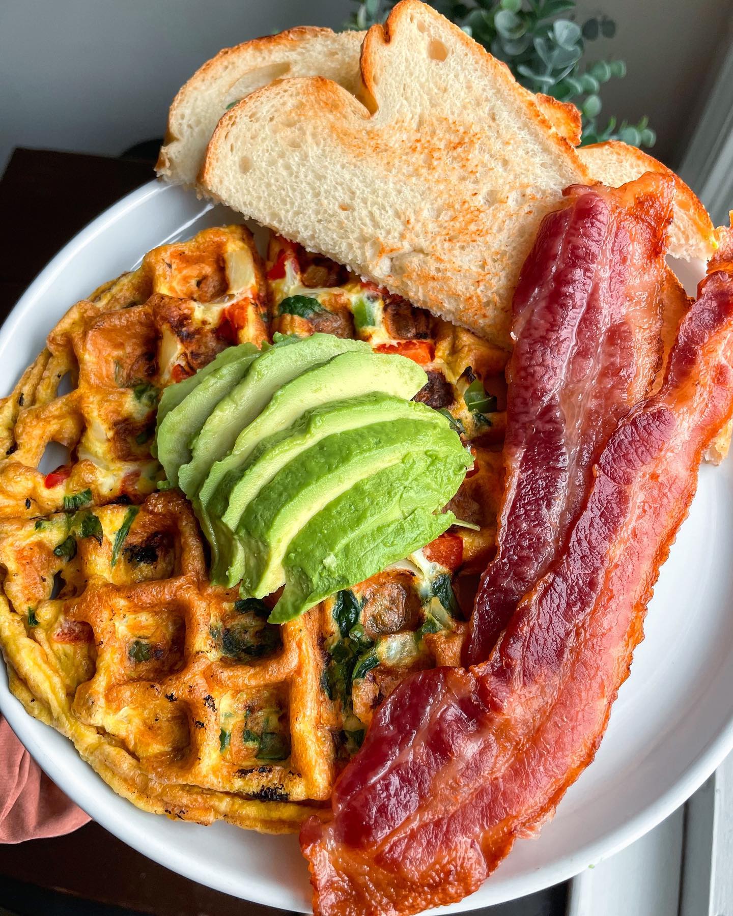 Quick Omelet Waffle with Bacon and Avocado 🧇🥓🍳