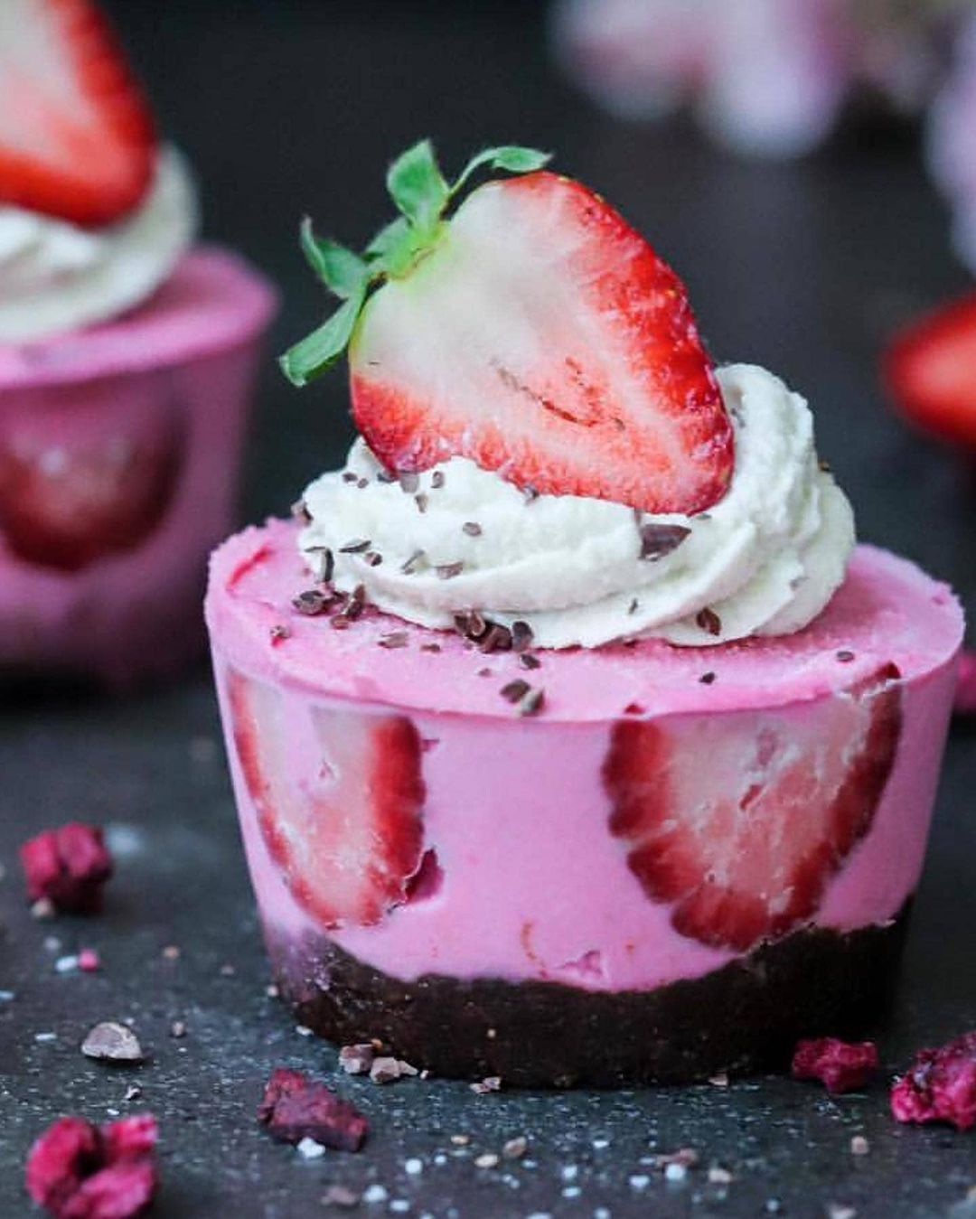 Vegan No-Bake Strawberries and Cream Cheesecakes