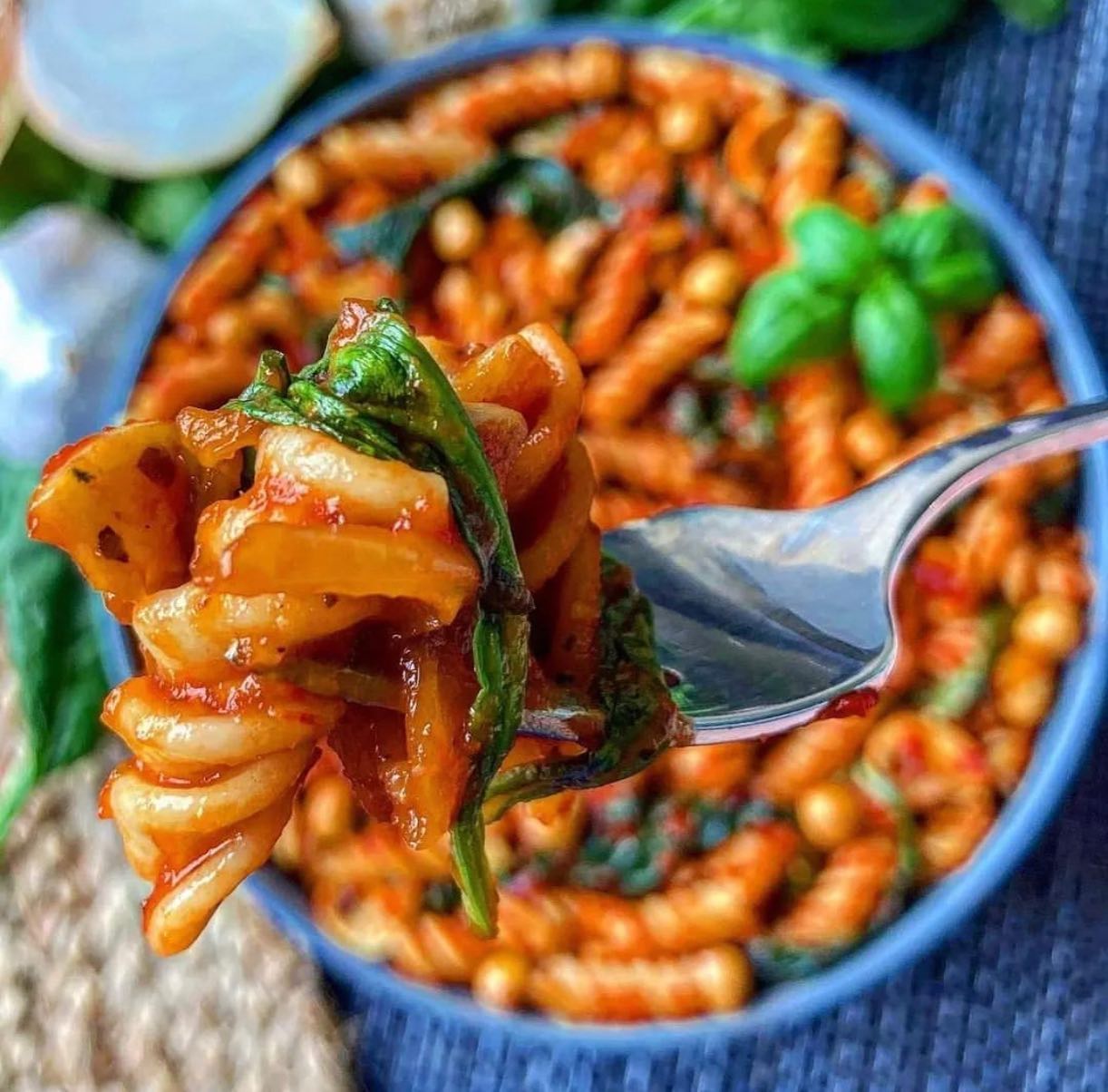 Crunchy Chickpea and Basil Tomato Pasta