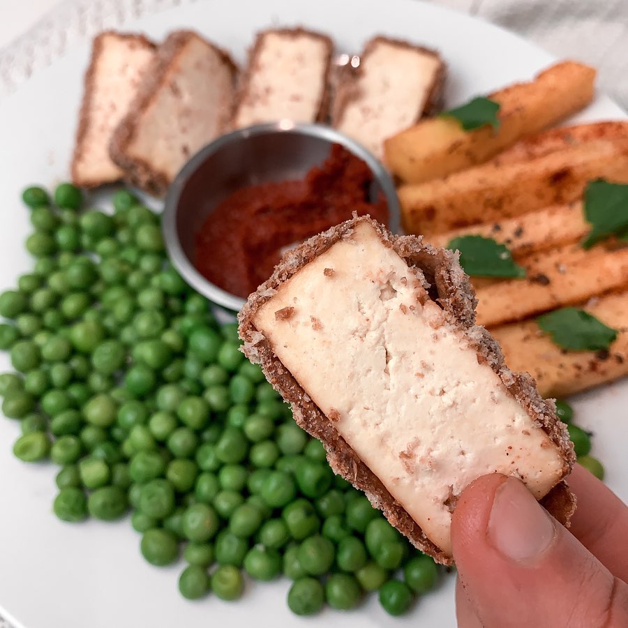 Breaded Tofu Fillet with Polenta Chips