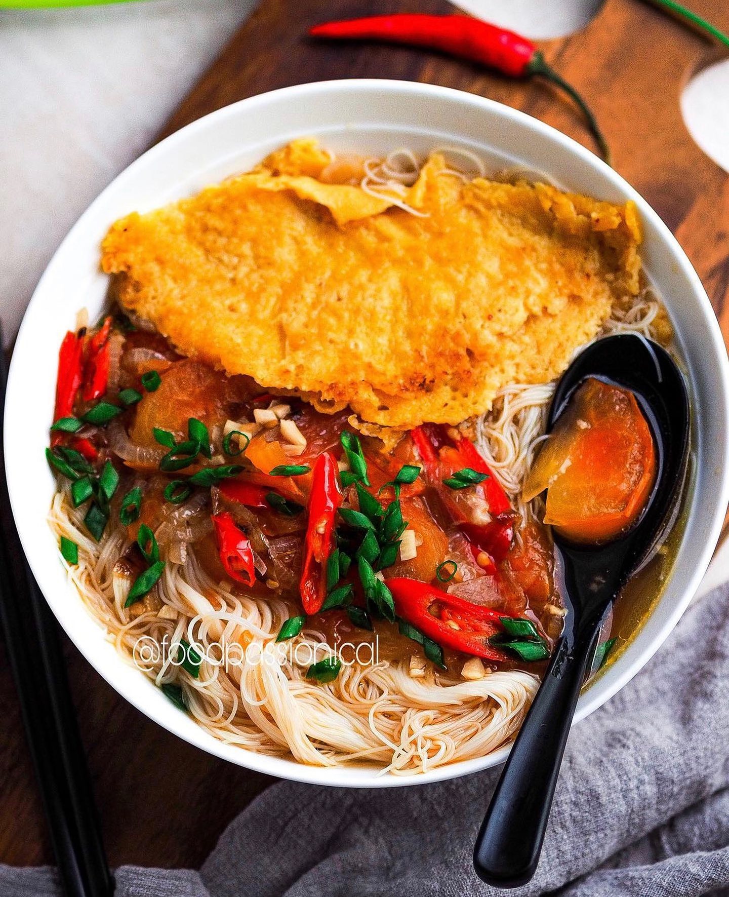 Vegan Tomato & Egg Noodle Soup