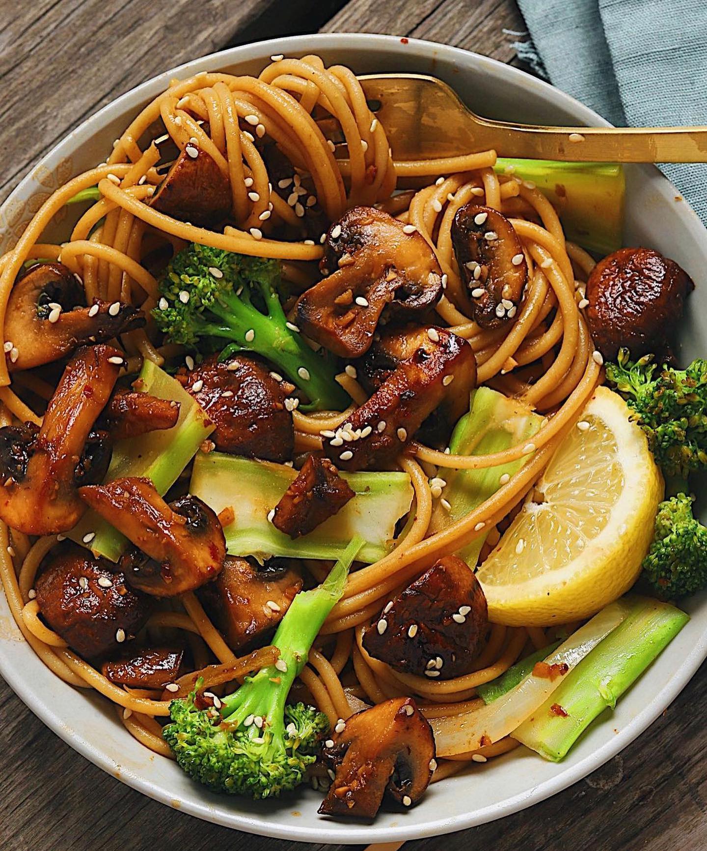 Sesame Garlic Mushrooms and Broccoli Noodles