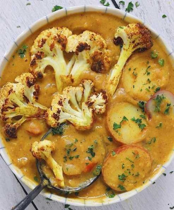 Roasted Cauliflower and Lentil Curry Soup