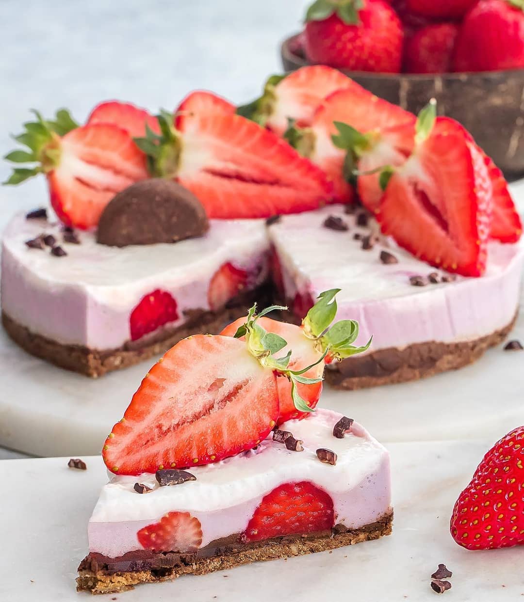 Fit No-Bake Brownie Strawberry Cheesecake