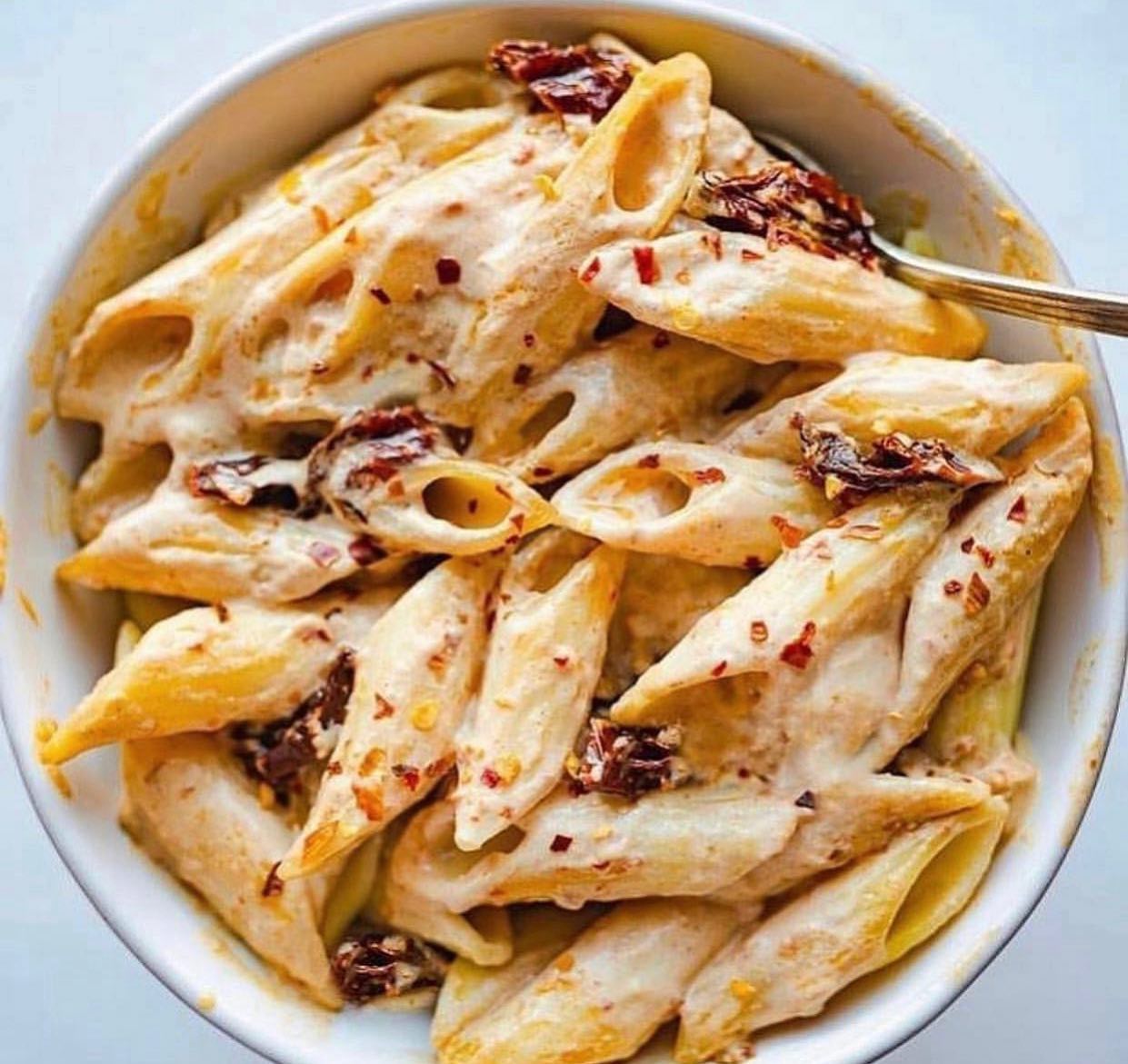 Creamy Sun-Dried Tomato Hummus Pasta