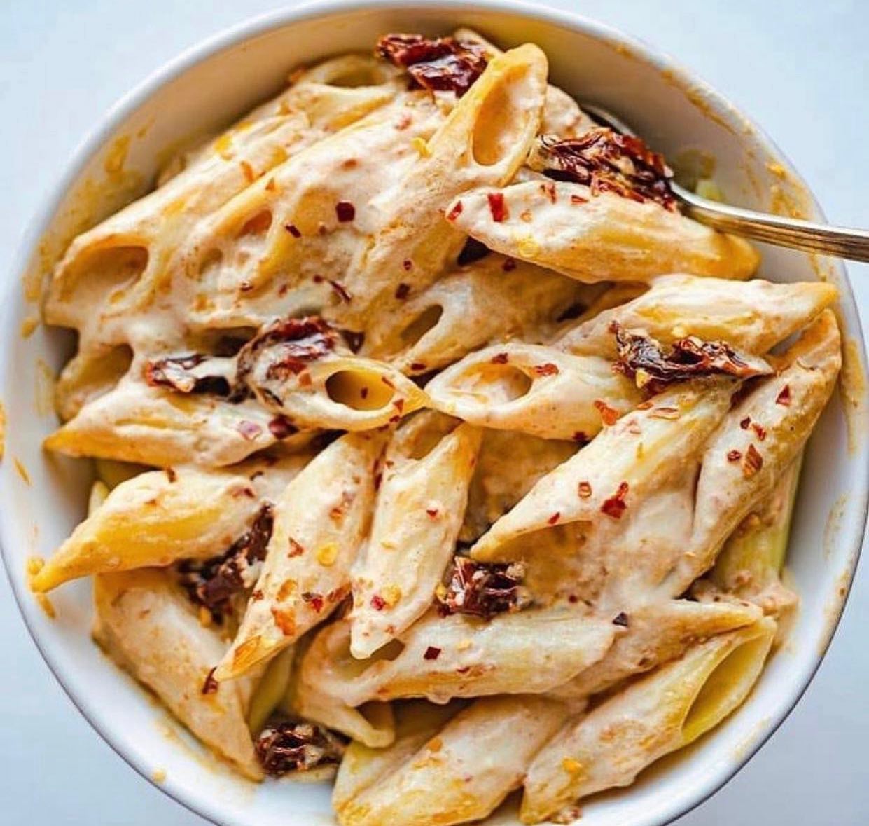 Creamy Sun-Dried Tomato Hummus Pasta
