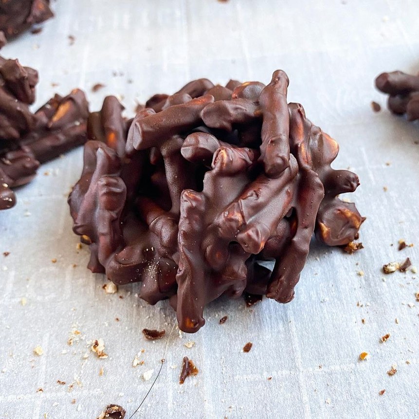 Chocolate Covered Pretzel Clusters
