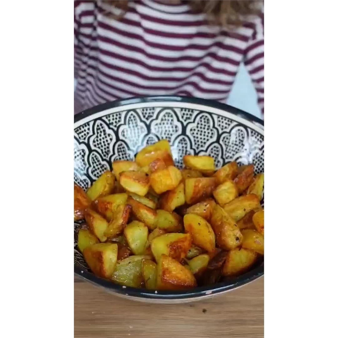 Crispy Garlic Rosemary Roasted Potatoes