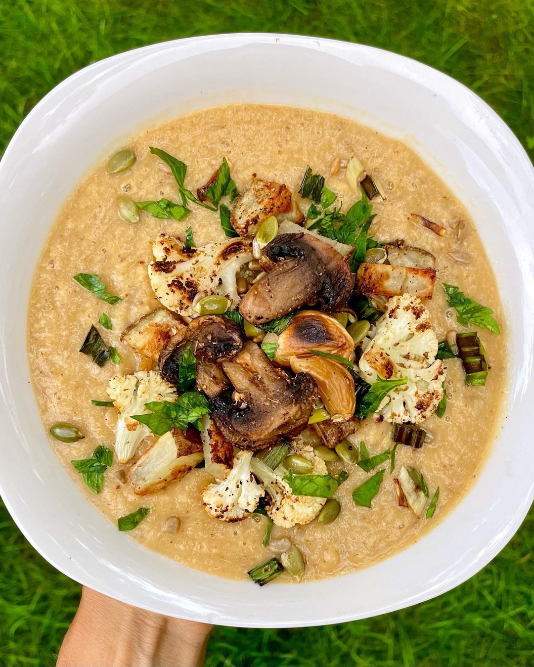 Creamy Roasted Garlic Cauliflower Soup