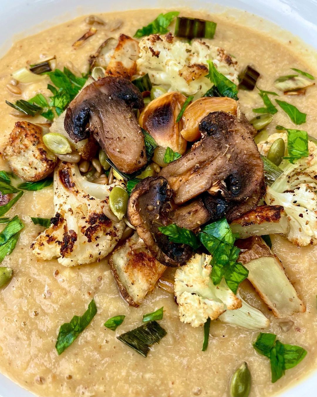 Creamy Roasted Garlic Cauliflower Soup