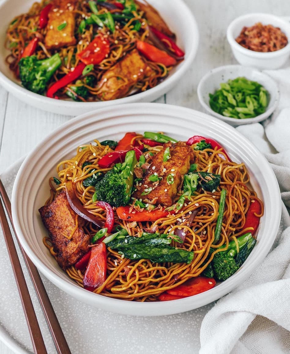 Easy Vegan Stir-Fry with Yellow Noodles