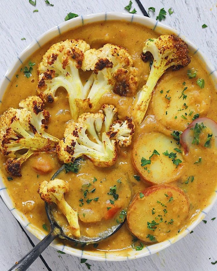 Roasted Cauliflower and Lentil Curry Soup