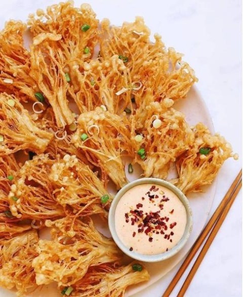 Crispy Enoki Mushrooms with Spicy Mayo