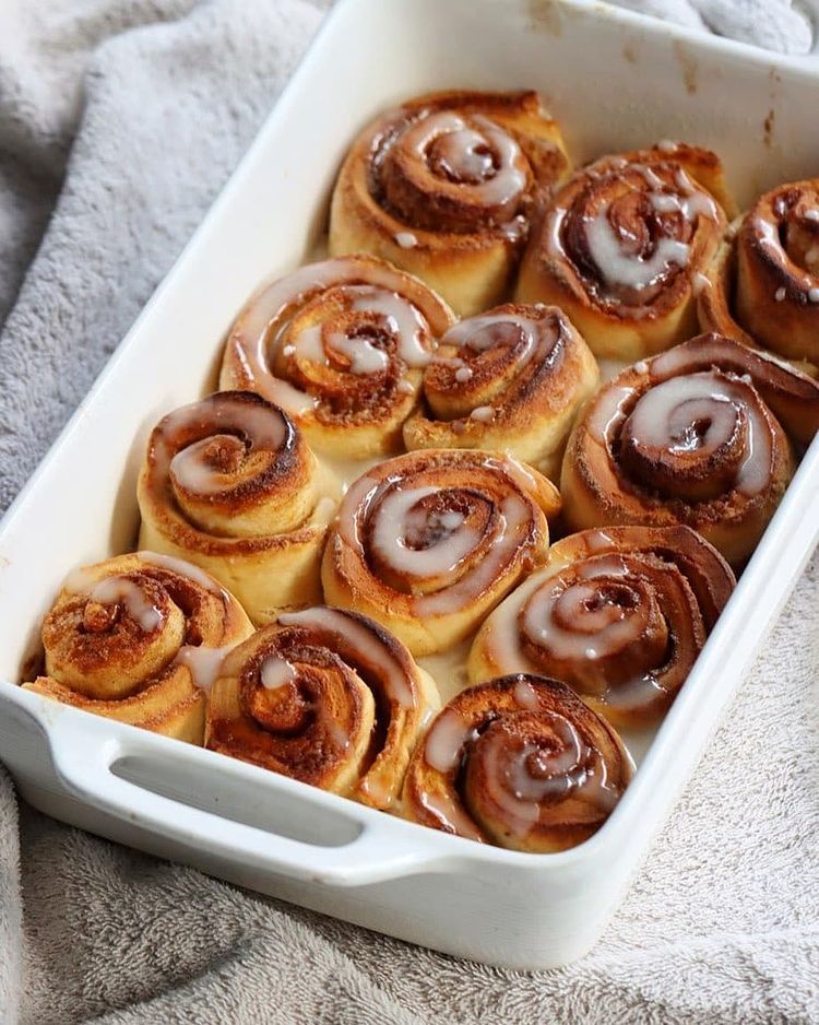 Vegan Cinnamon Rolls with Icing