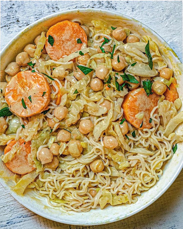 Simple Cabbage Chickpea Curry with Ramen