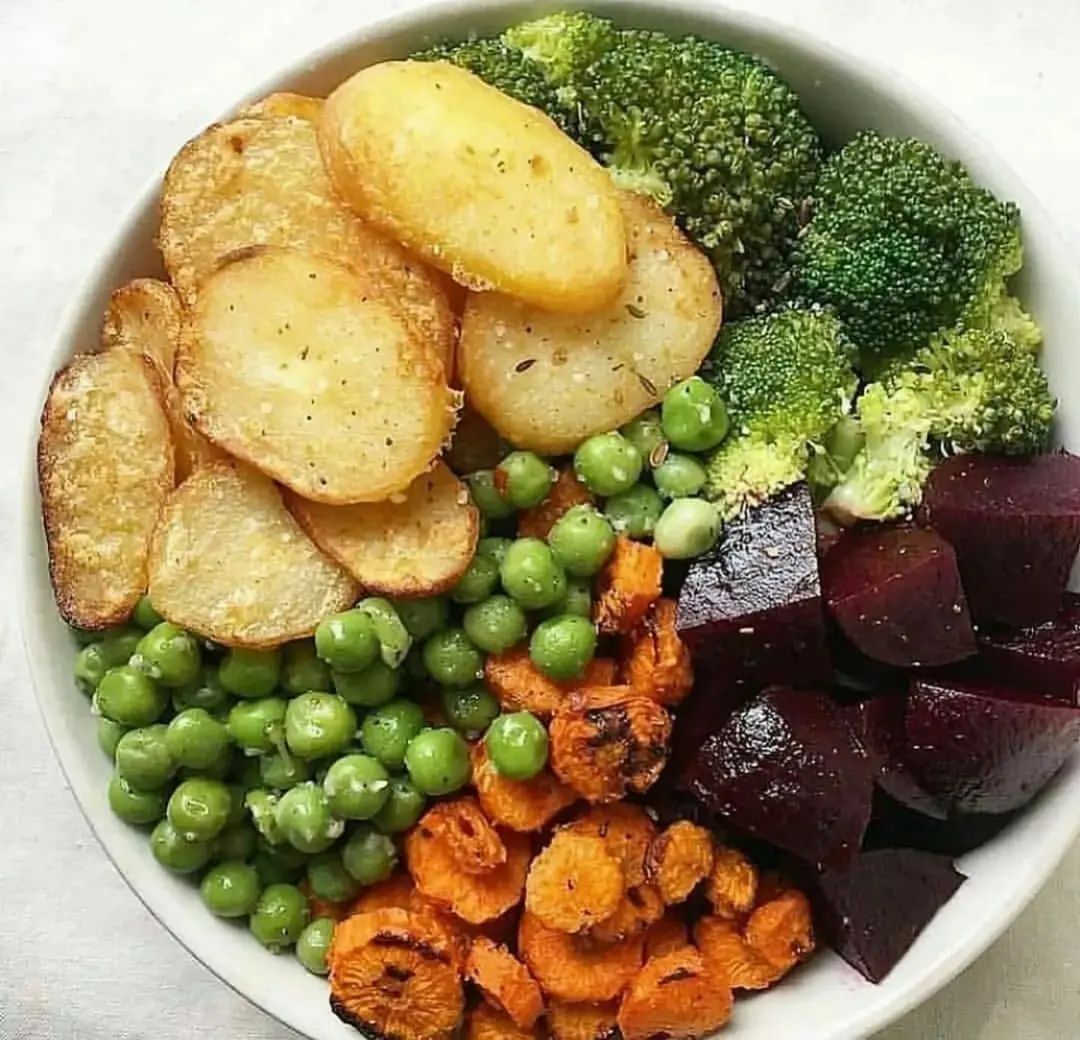 Seasoned Baked Potatoes and Carrots Bowl