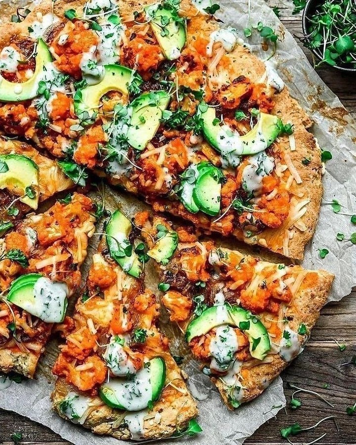 Veggie Pizza with Avocado