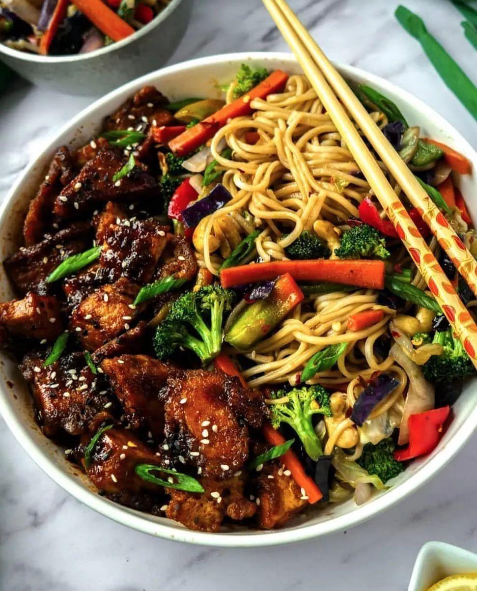 Lo Mein Vegetable Stir-Fry with Gochujang Tofu