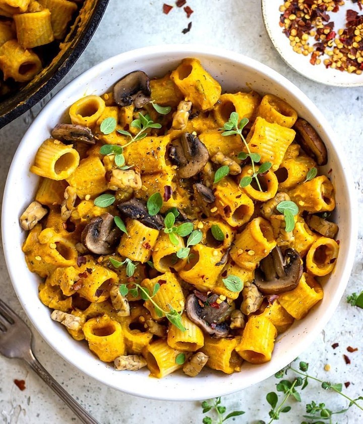 Cheesy Vegan Pasta with Tempeh