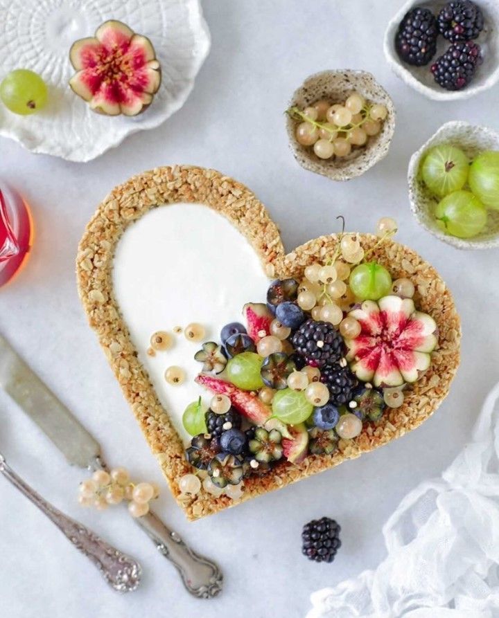 Hearty Breakfast Granola Fruit Tart