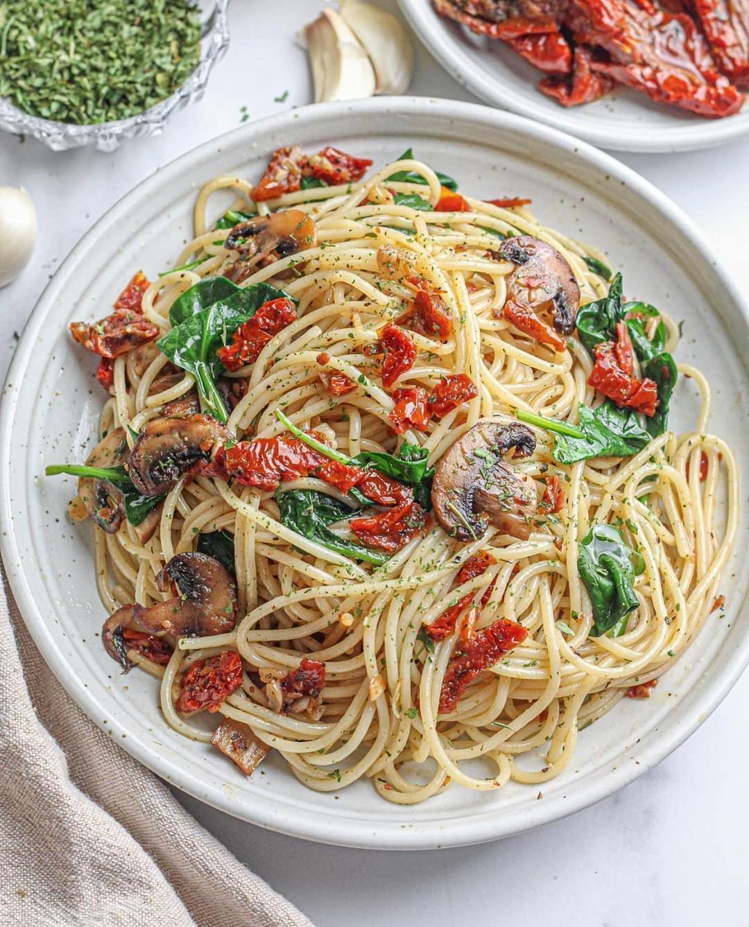 Spinach, Mushroom, and Sun-Dried Tomato Spaghetti