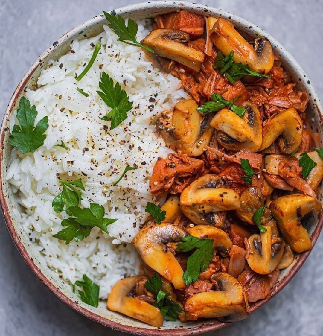 Simple Jackfruit Curry with Mushrooms
