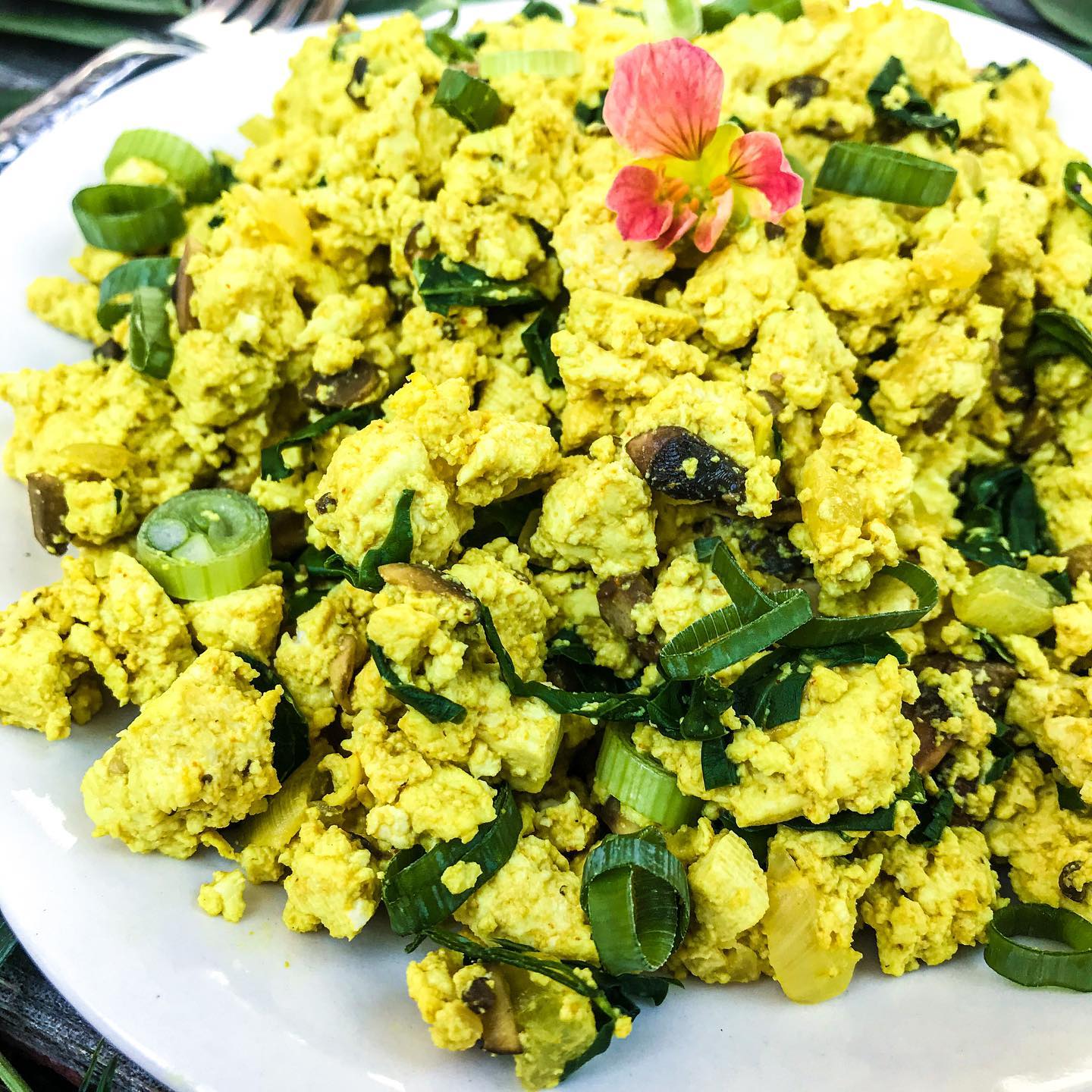 Easy Breakfast Tofu Scramble