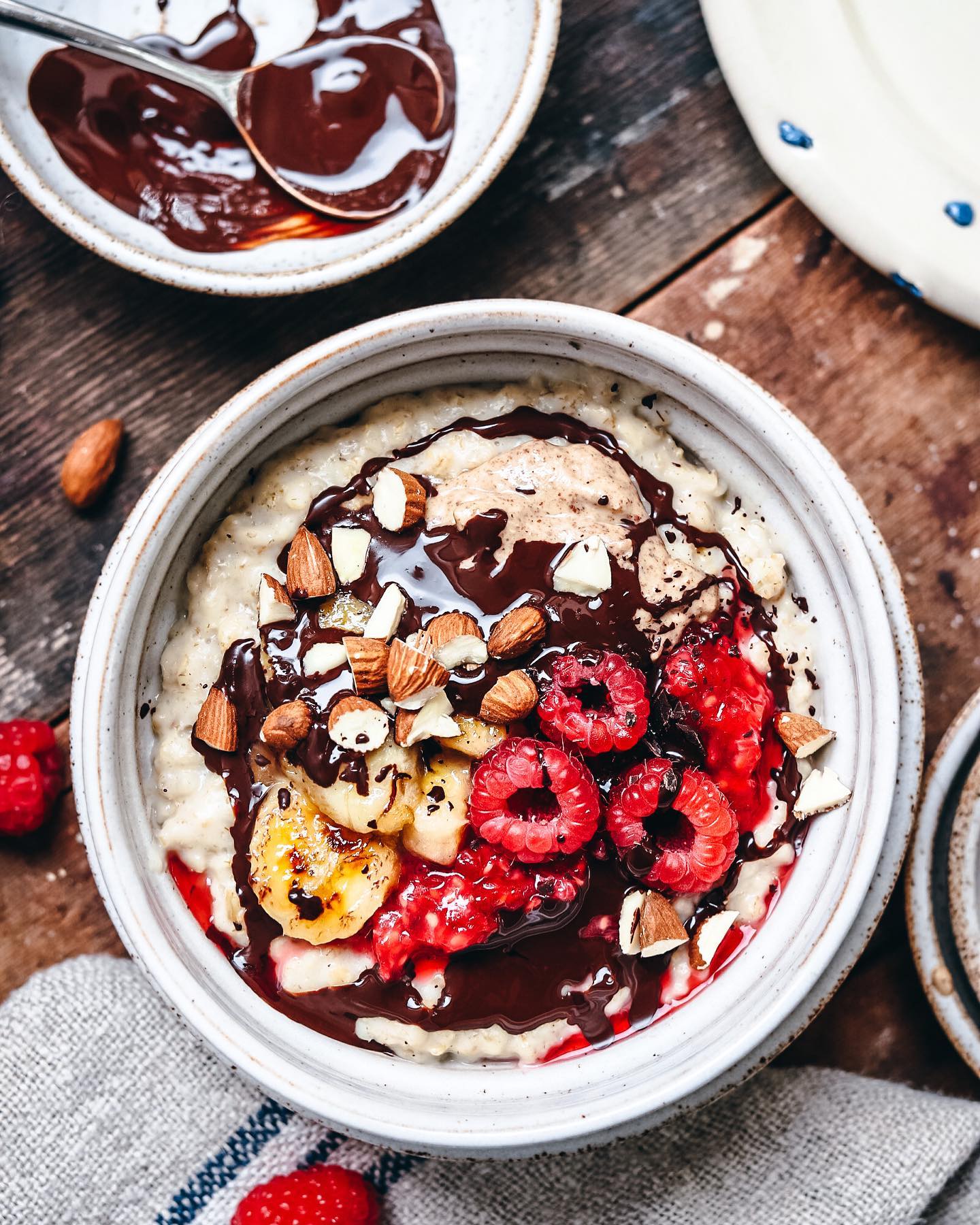 Simple Porridge with Fruit and Chocolate