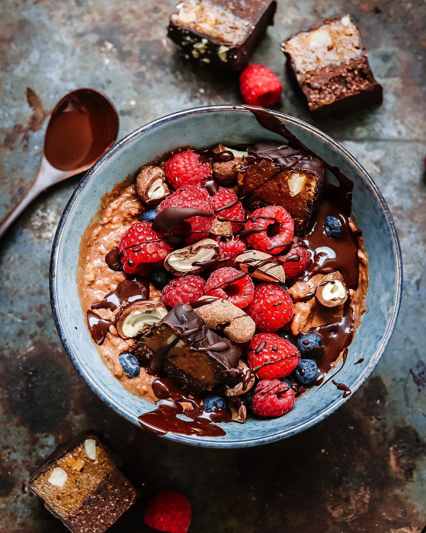 Chocolate Cardamom Porridge with Berries