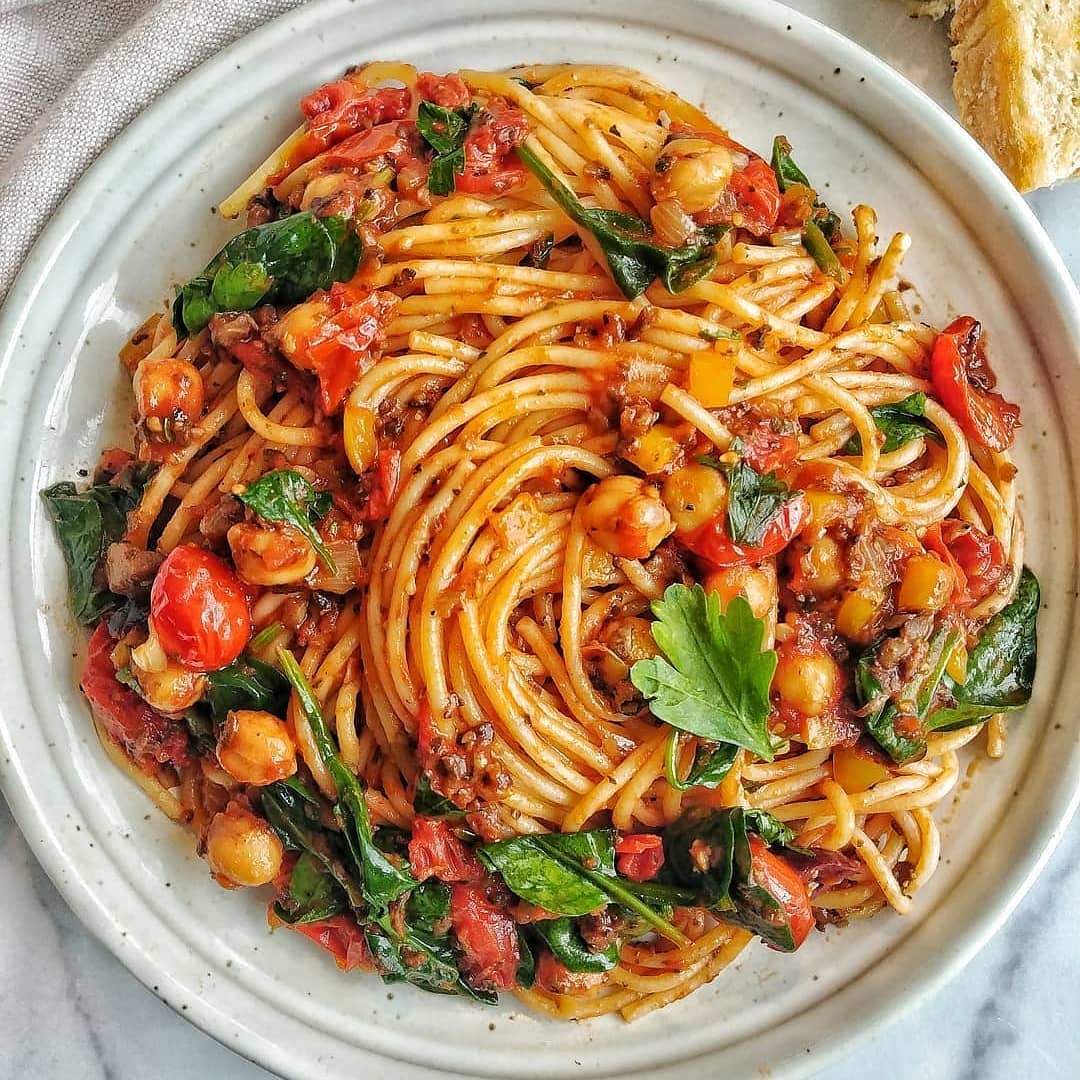 Roasted Tomato Spaghetti with Spinach and Chickpeas