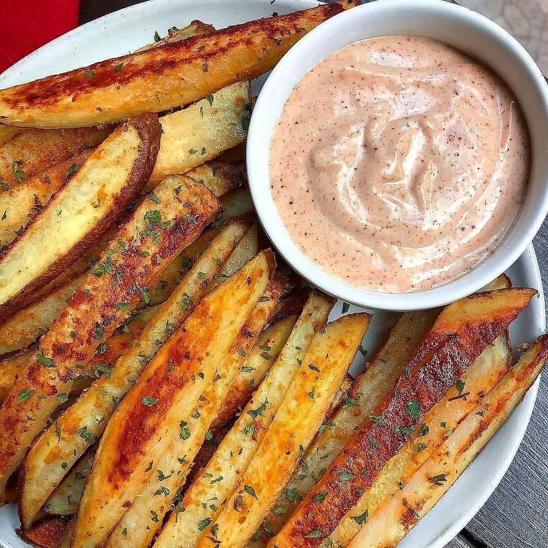 Garlic Fries with Vegan Chipotle Aioli