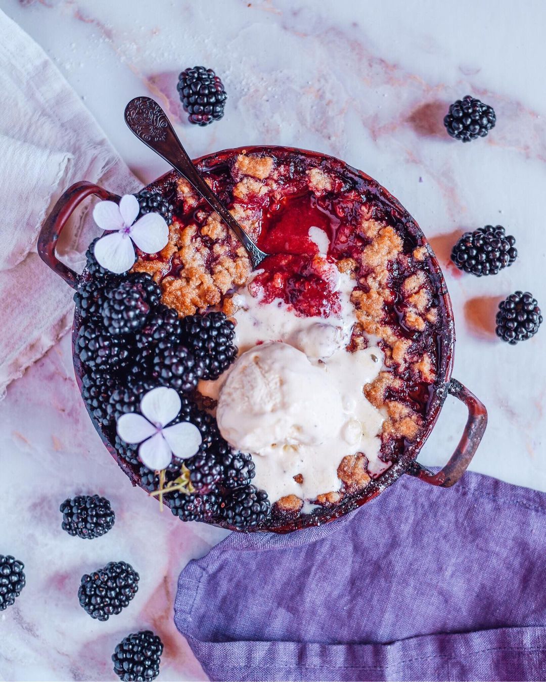 Easy Homemade Blackberry Crumble Dessert