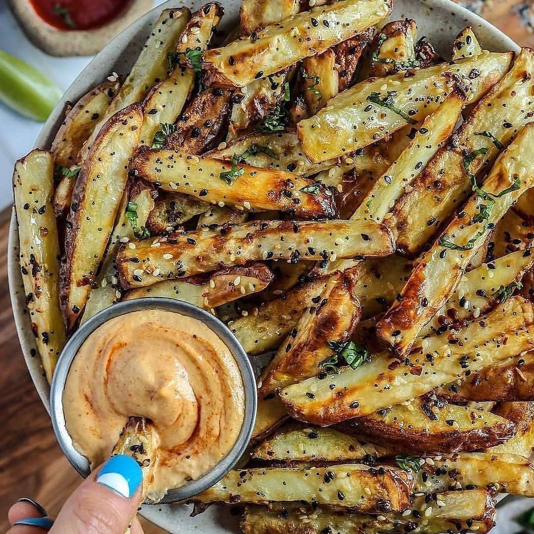 Vegan Sriracha Tahini Sauce with Fries