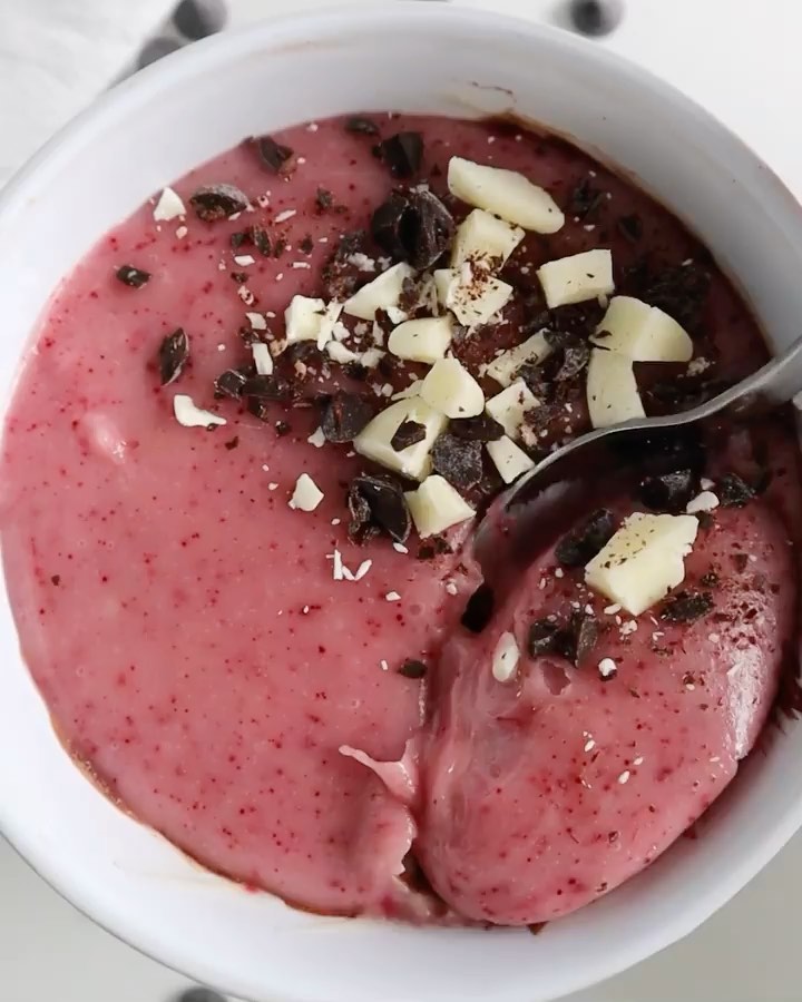Layered Neapolitan Overnight Oats Breakfast
