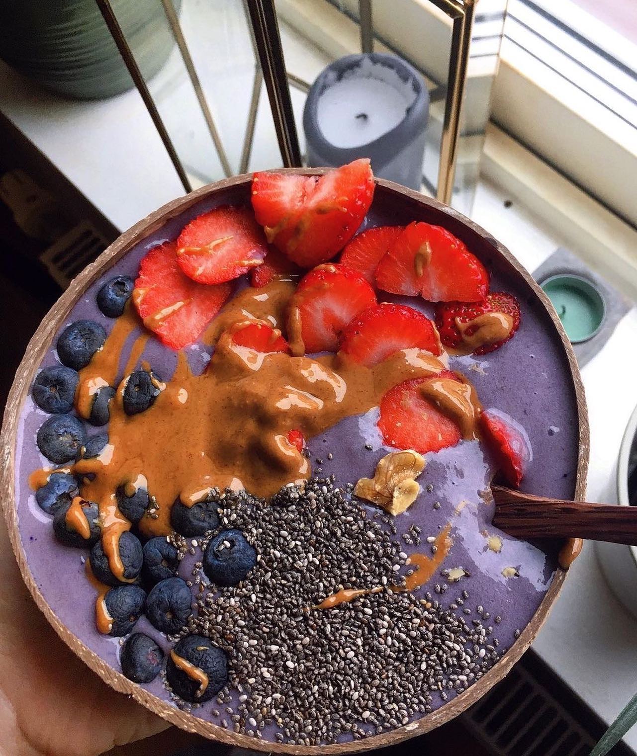 Smoothie Bowl with Black Goji Berry Powder