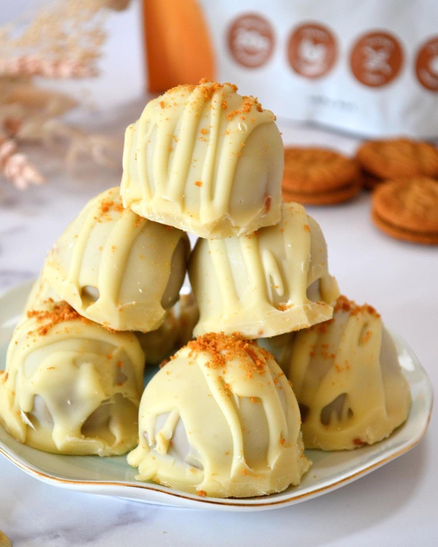 Easy 4-Ingredient No Bake Biscoff Protein Balls