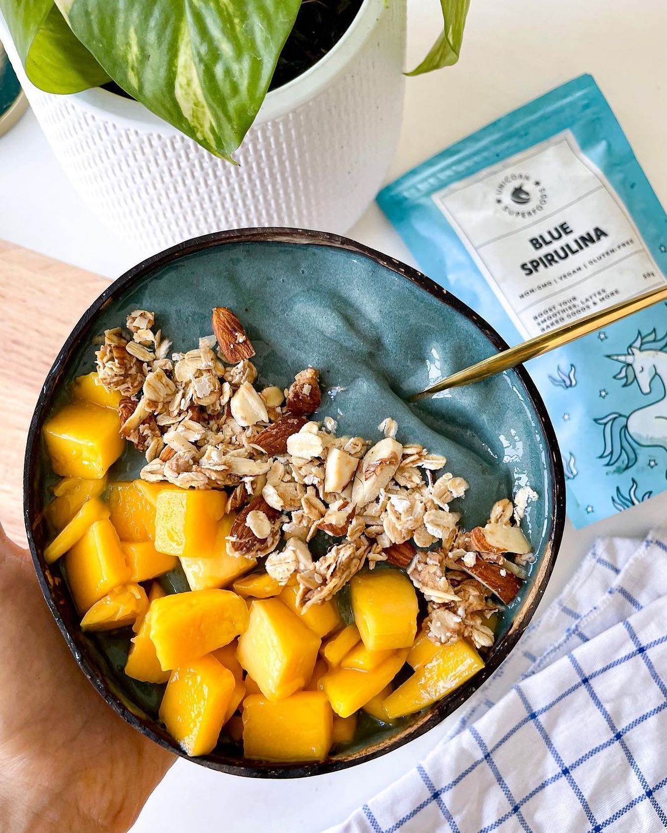 Mango Spirulina Smoothie Bowl