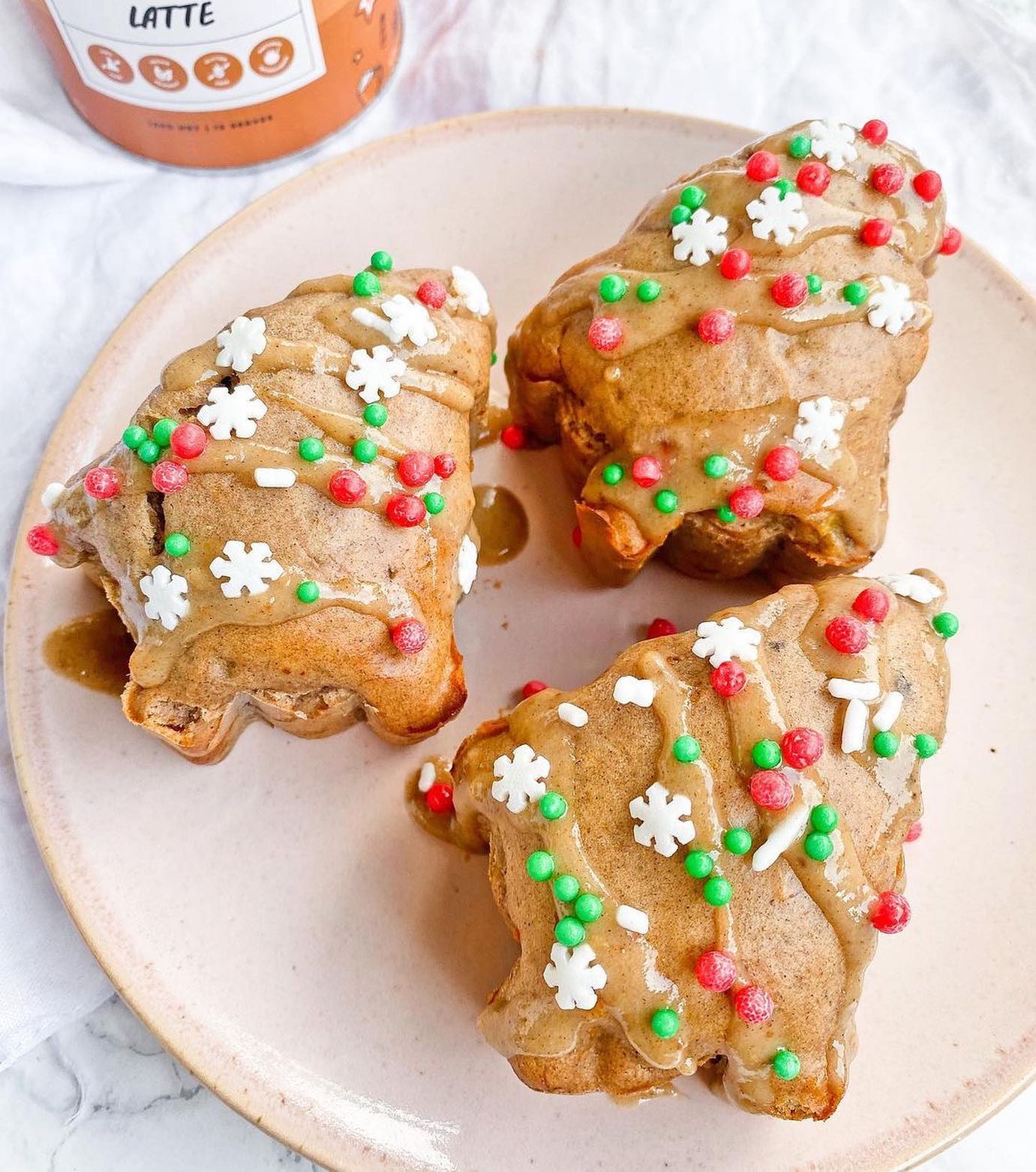 Gingerbread Christmas Tree Cakes with Caramel Drizzle and Sprinkles 🎄❤️💚