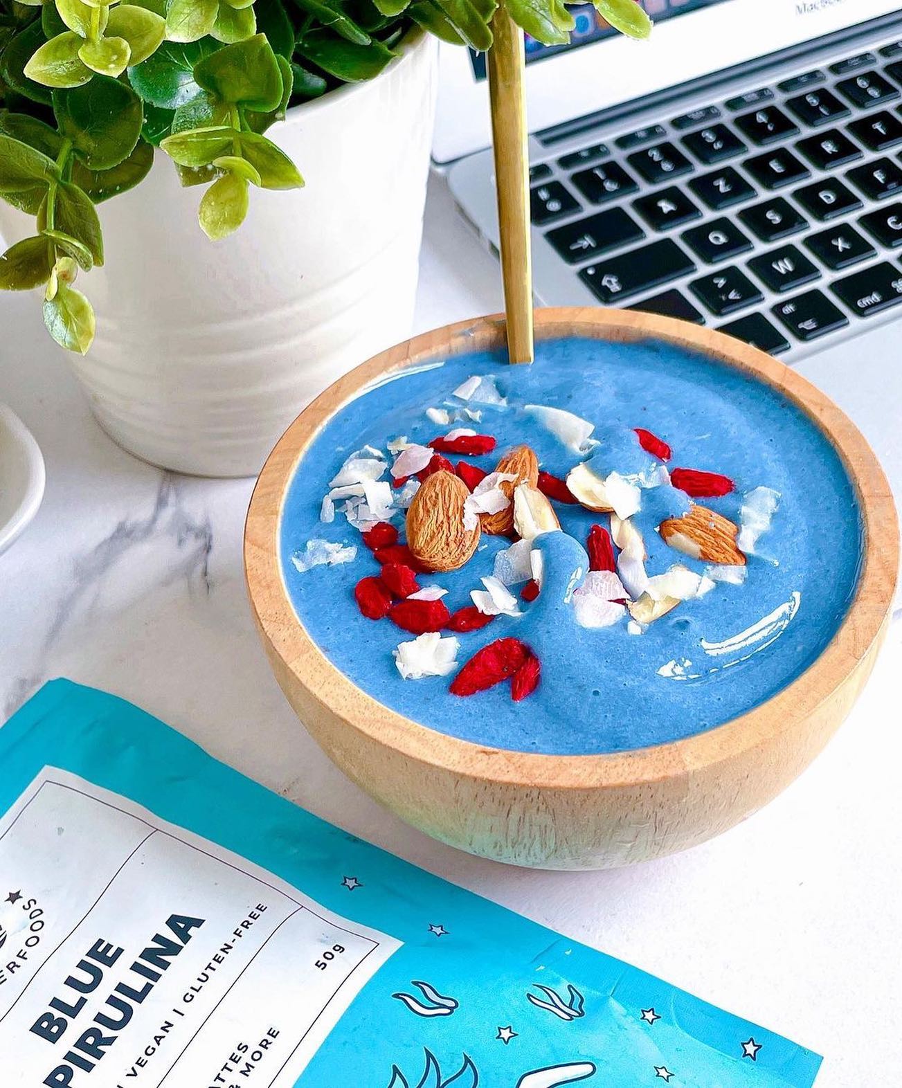 Blue Spirulina Smoothie Bowl