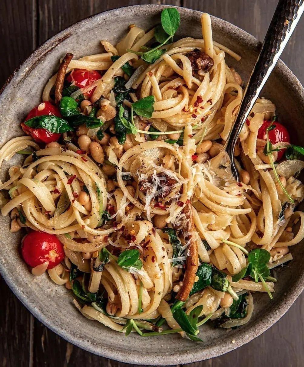 Vegan Linguine with Caramelized Onions