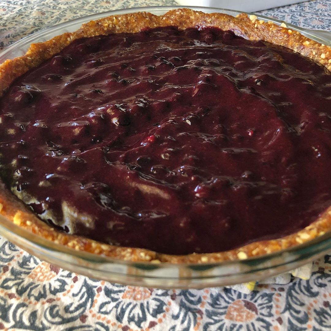 Raw Blueberry Pie with Wild Blueberries and Mango