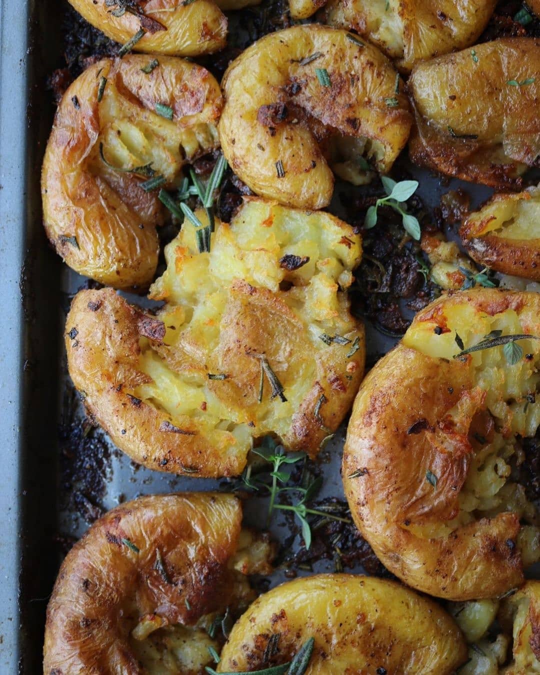 Crispy Rosemary Garlic Smashed Potatoes