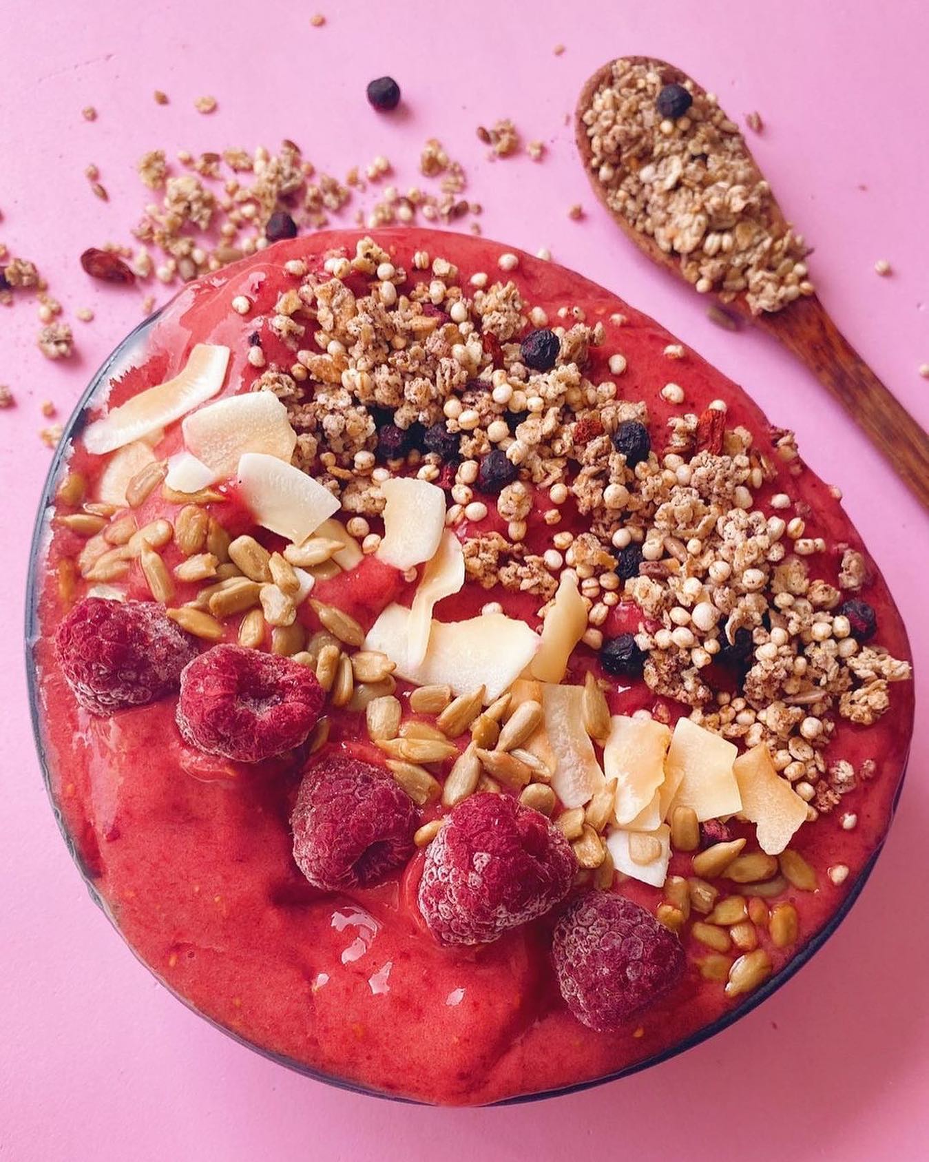 Easy Frozen Banana Berry Smoothie Bowl