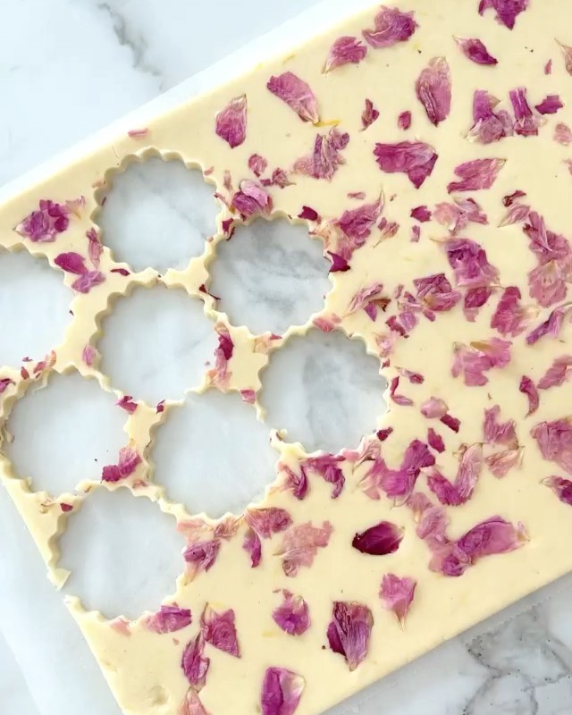 Floral Shortbread Cookies with Edible Flowers